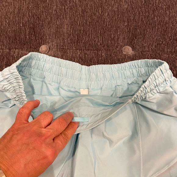 NWT Lululemon Hotty Hot LR Short 2.5" *Lined - Picture 9 of 16
